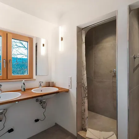 Lug Ins Tal - 2 Haeuser *