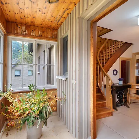 Lug Ins Tal - 2 Haeuser