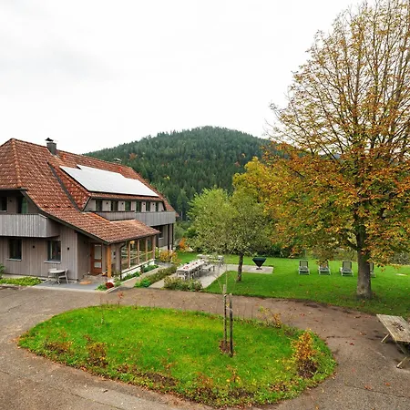 Lug Ins Tal - 2 Haeuser