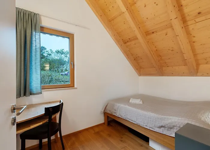 Lug Ins Tal - 2 Haeuser