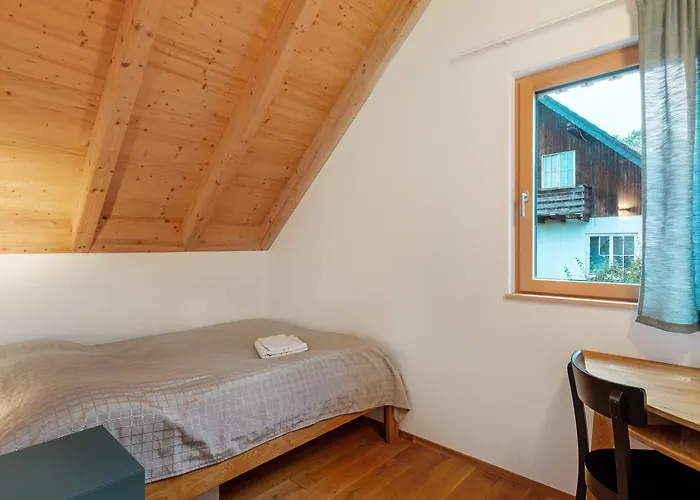 Lug Ins Tal - 2 Haeuser