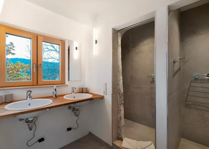 Lug Ins Tal - 2 Haeuser *